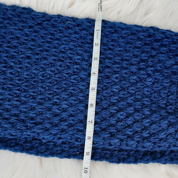 Notre Dame scarf , 40" x 9", blue with embroidered ND patch - Picture 3 of 4